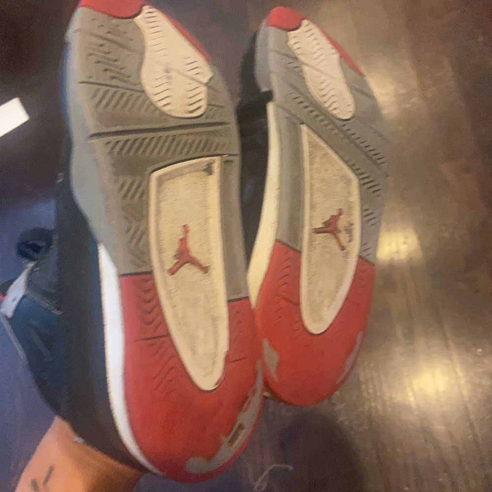Retro Jordan 4 - Picture 2 of 5